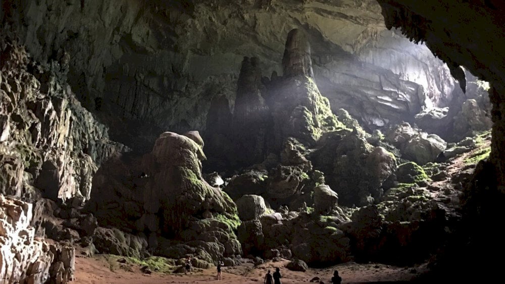 Khung cảnh hùng vĩ trong Hang Dơi.
